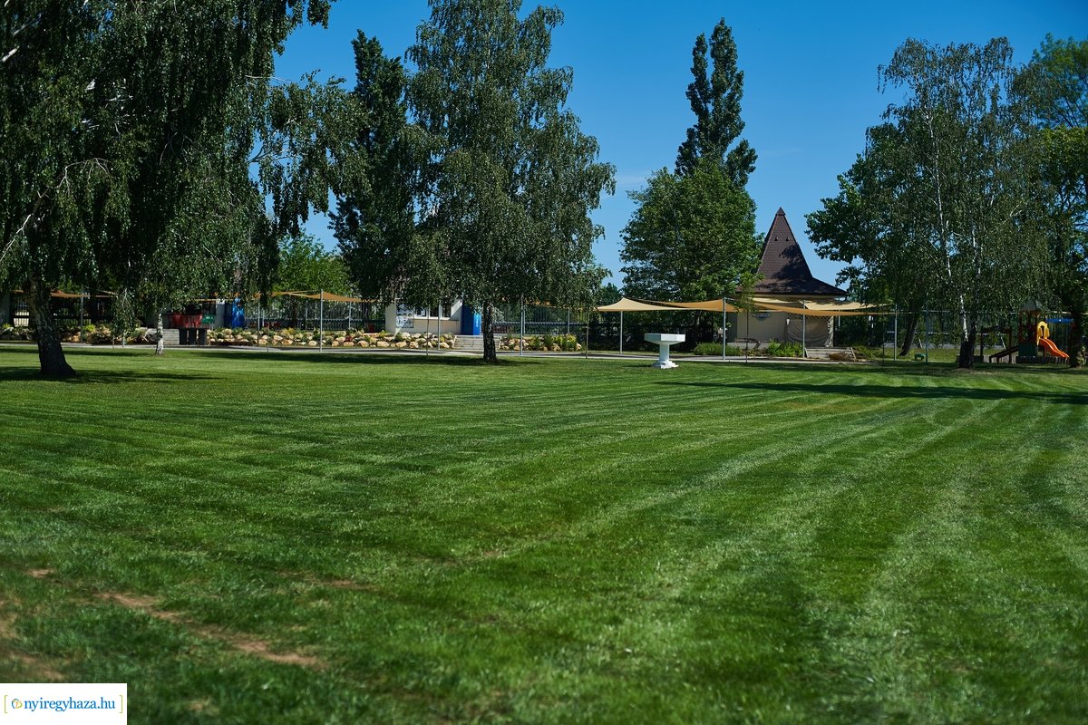 Nyitási munkálatok a Tófürdőn