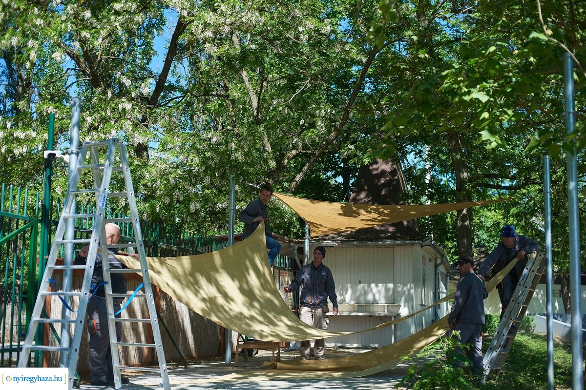 Nyitási munkálatok a Tófürdőn