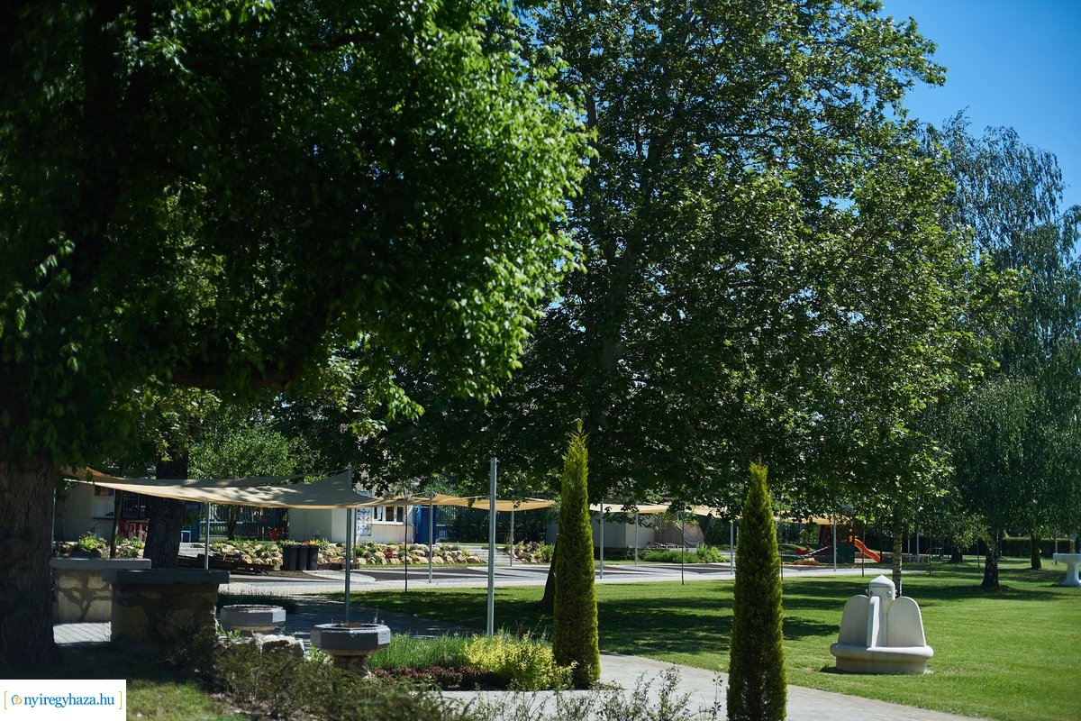 Nyitási munkálatok a Tófürdőn