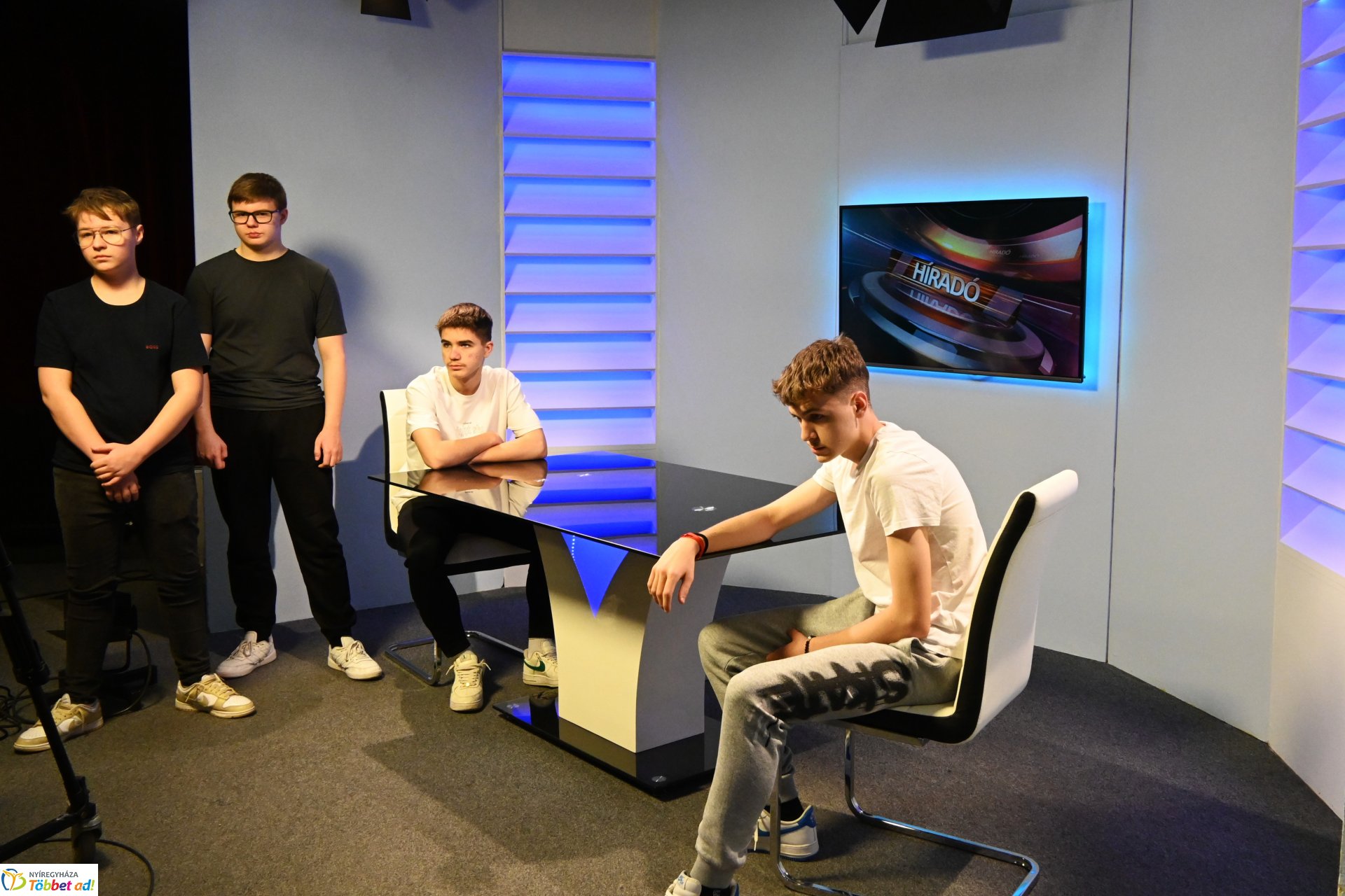 Nyolcadikosok látogattak a Zelk iskolából a Nyíregyházi Televízió stúdiójába