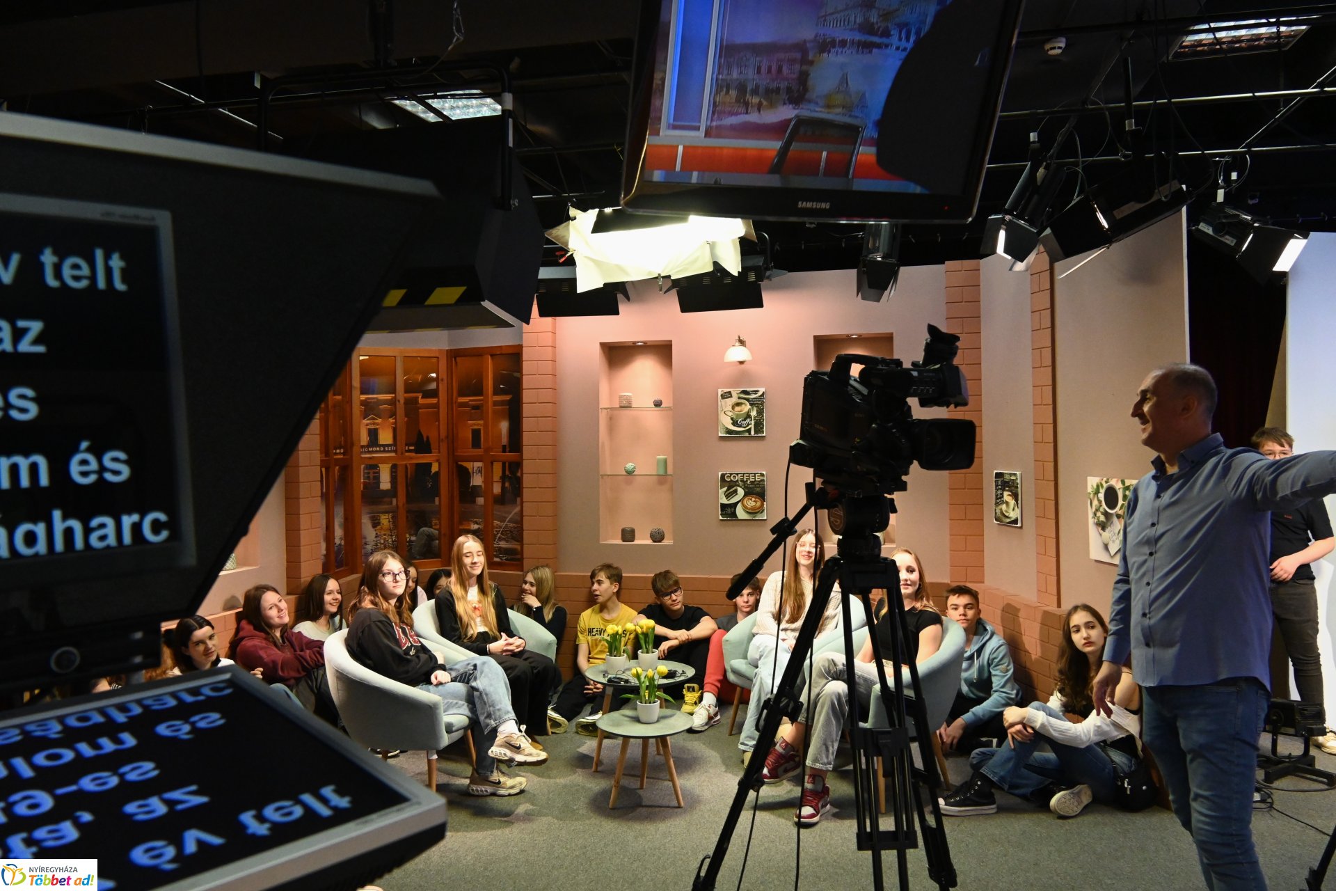 Nyolcadikosok látogattak a Zelk iskolából a Nyíregyházi Televízió stúdiójába