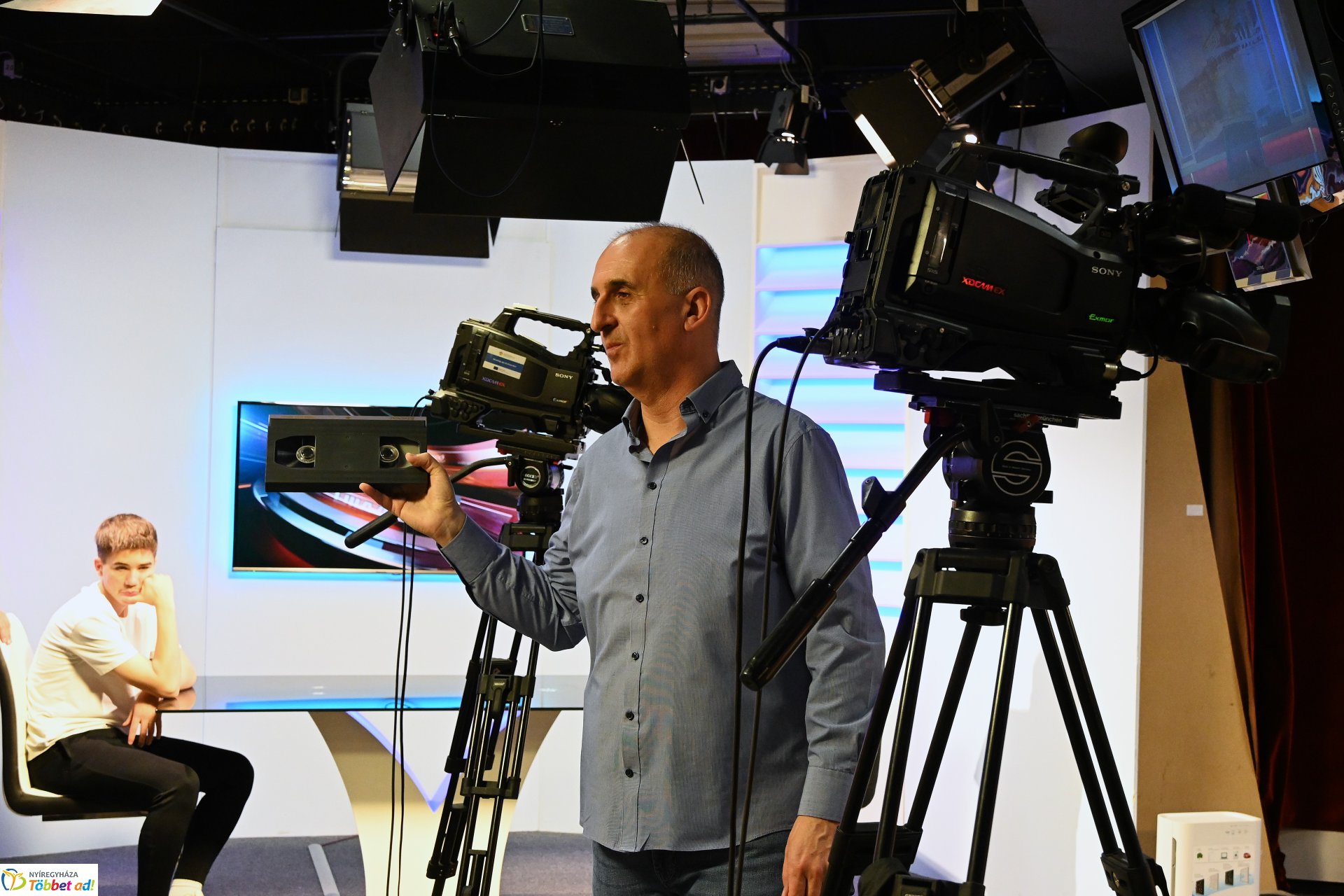 Nyolcadikosok látogattak a Zelk iskolából a Nyíregyházi Televízió stúdiójába