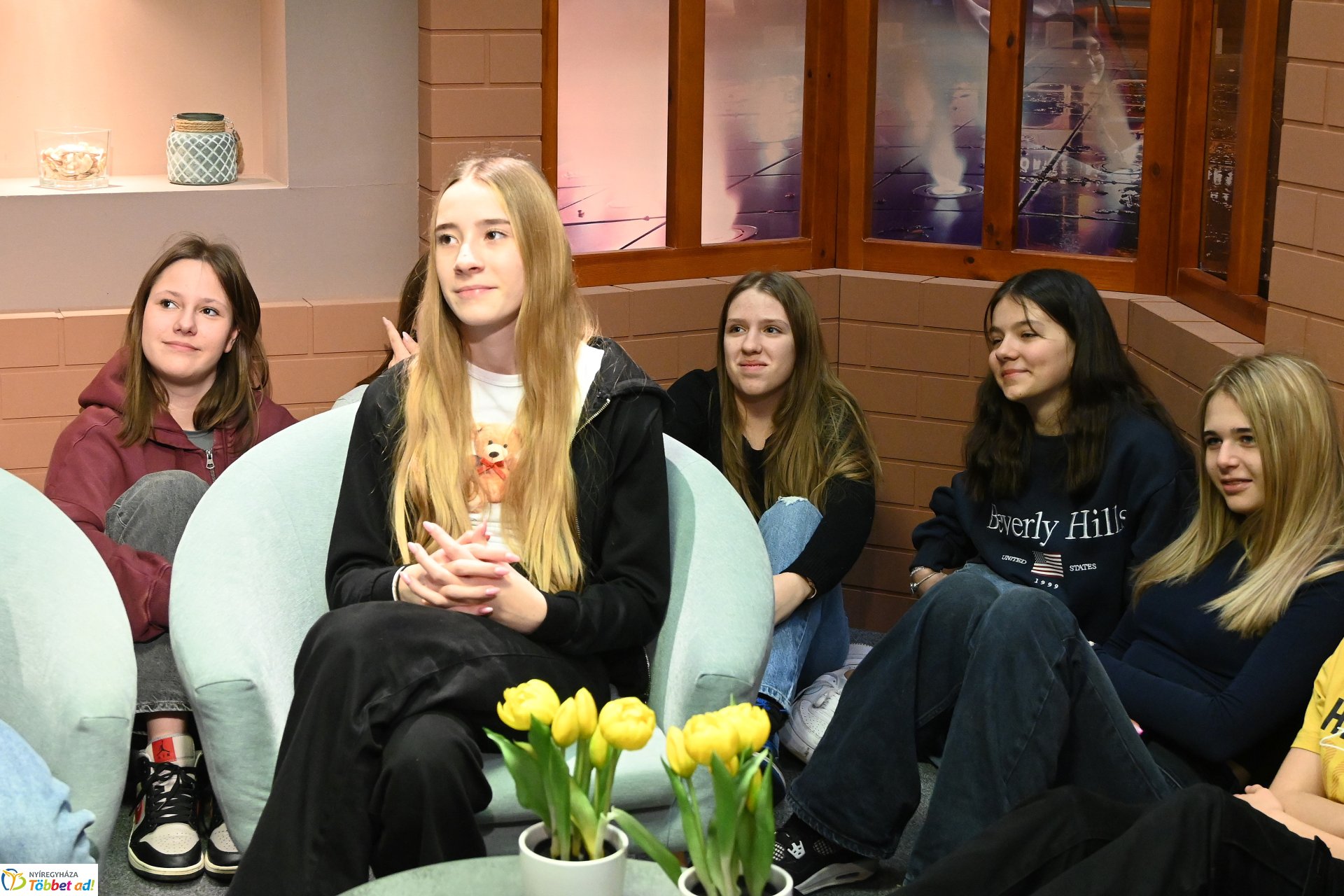 Nyolcadikosok látogattak a Zelk iskolából a Nyíregyházi Televízió stúdiójába