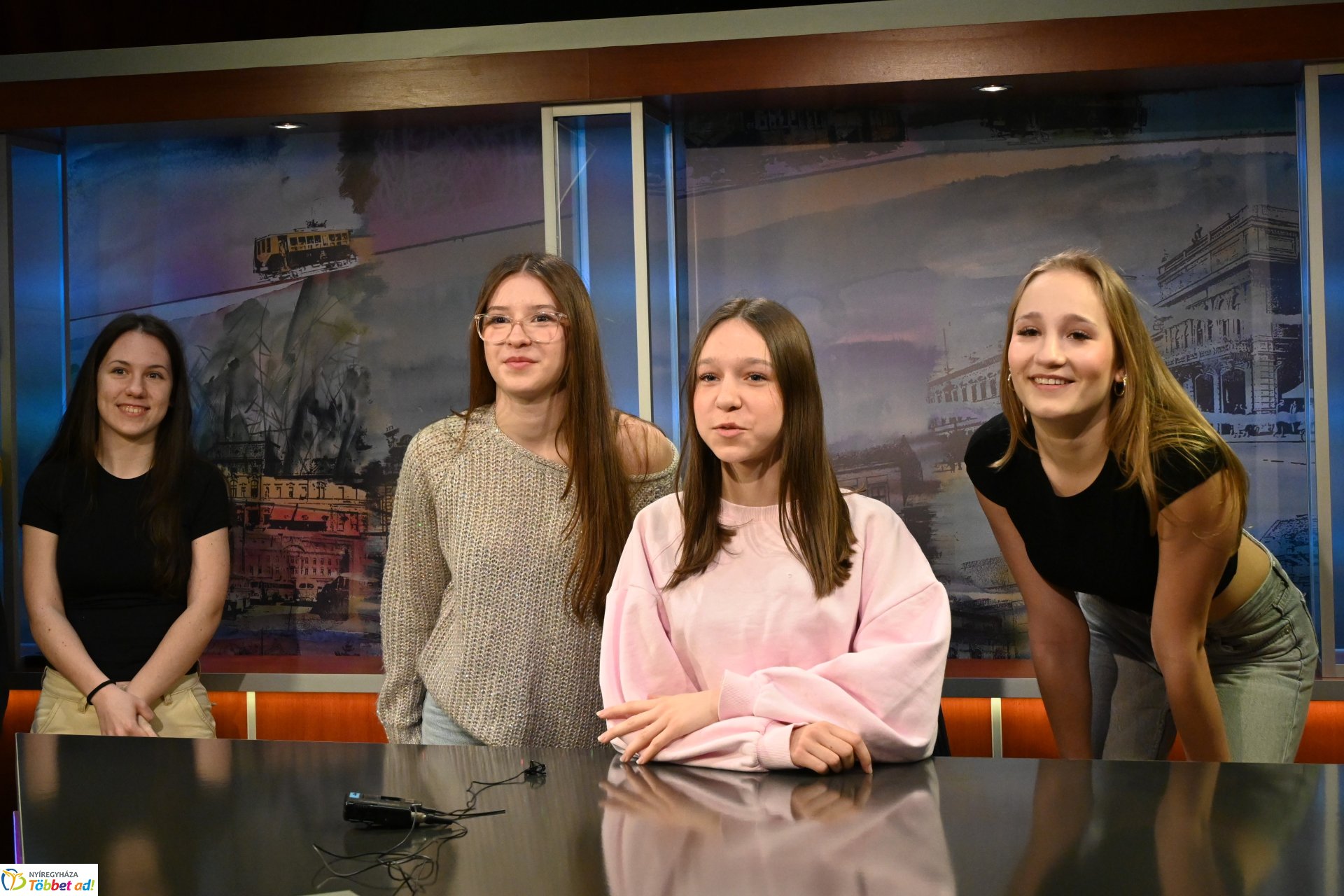 Nyolcadikosok látogattak a Zelk iskolából a Nyíregyházi Televízió stúdiójába