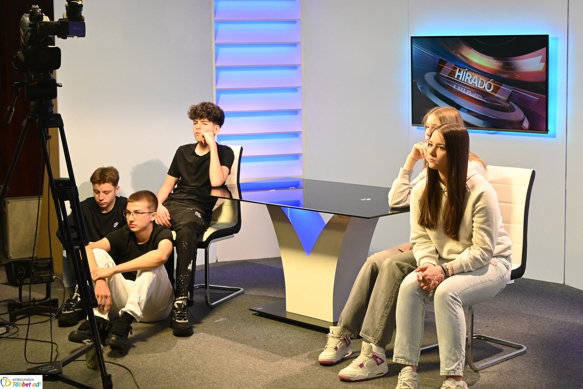 Nyolcadikosok látogattak a Zelk iskolából a Nyíregyházi Televízió stúdiójába