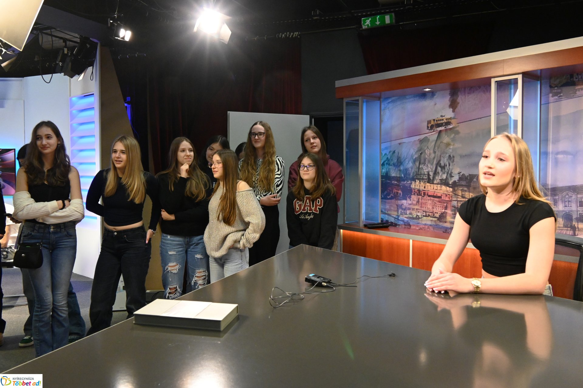 Nyolcadikosok látogattak a Zelk iskolából a Nyíregyházi Televízió stúdiójába