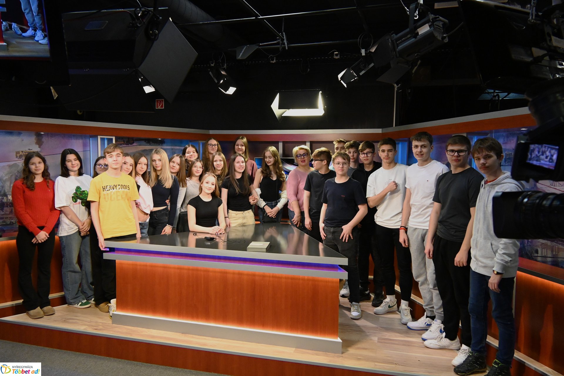 Nyolcadikosok látogattak a Zelk iskolából a Nyíregyházi Televízió stúdiójába