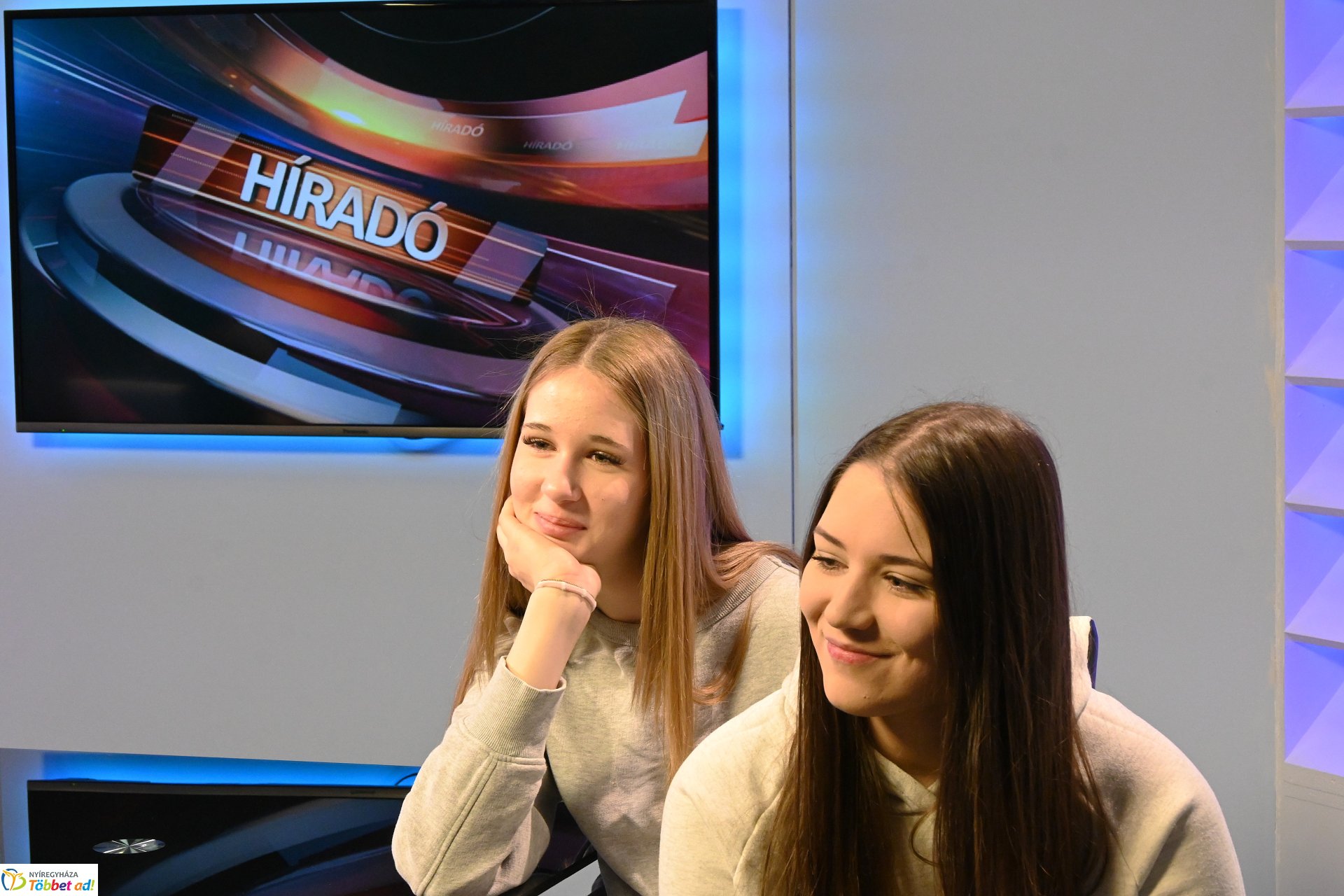 Nyolcadikosok látogattak a Zelk iskolából a Nyíregyházi Televízió stúdiójába