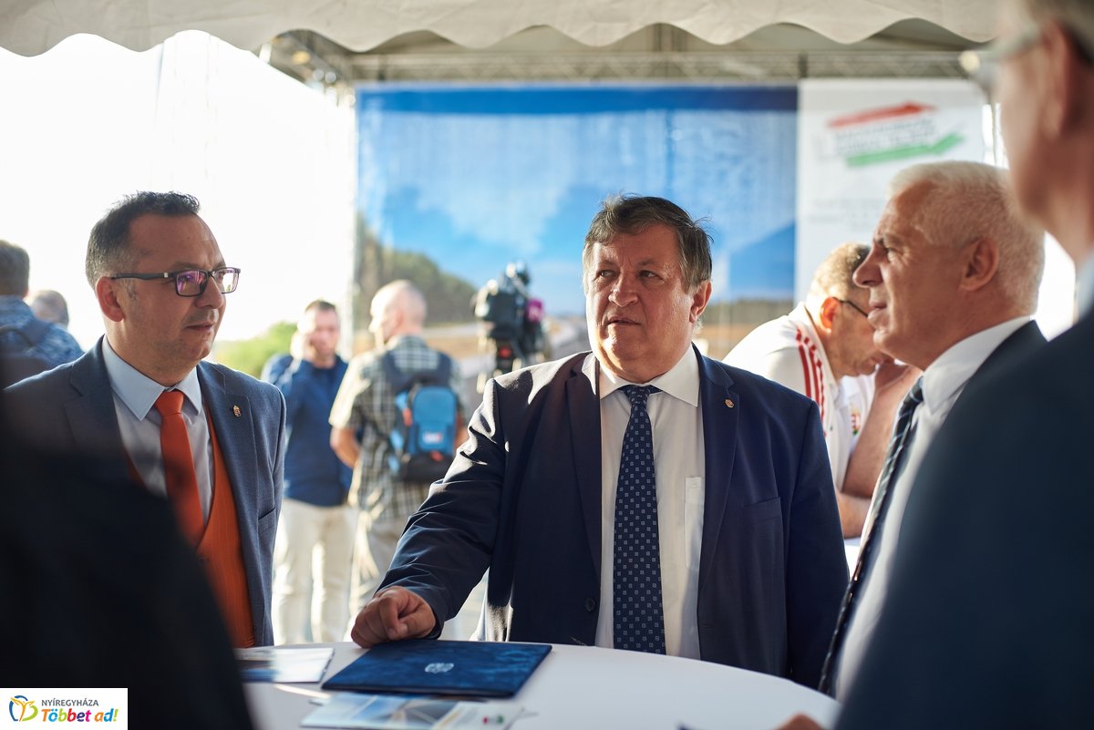 Nyugati elkerülő szakasz átadó - Nyírszőlős