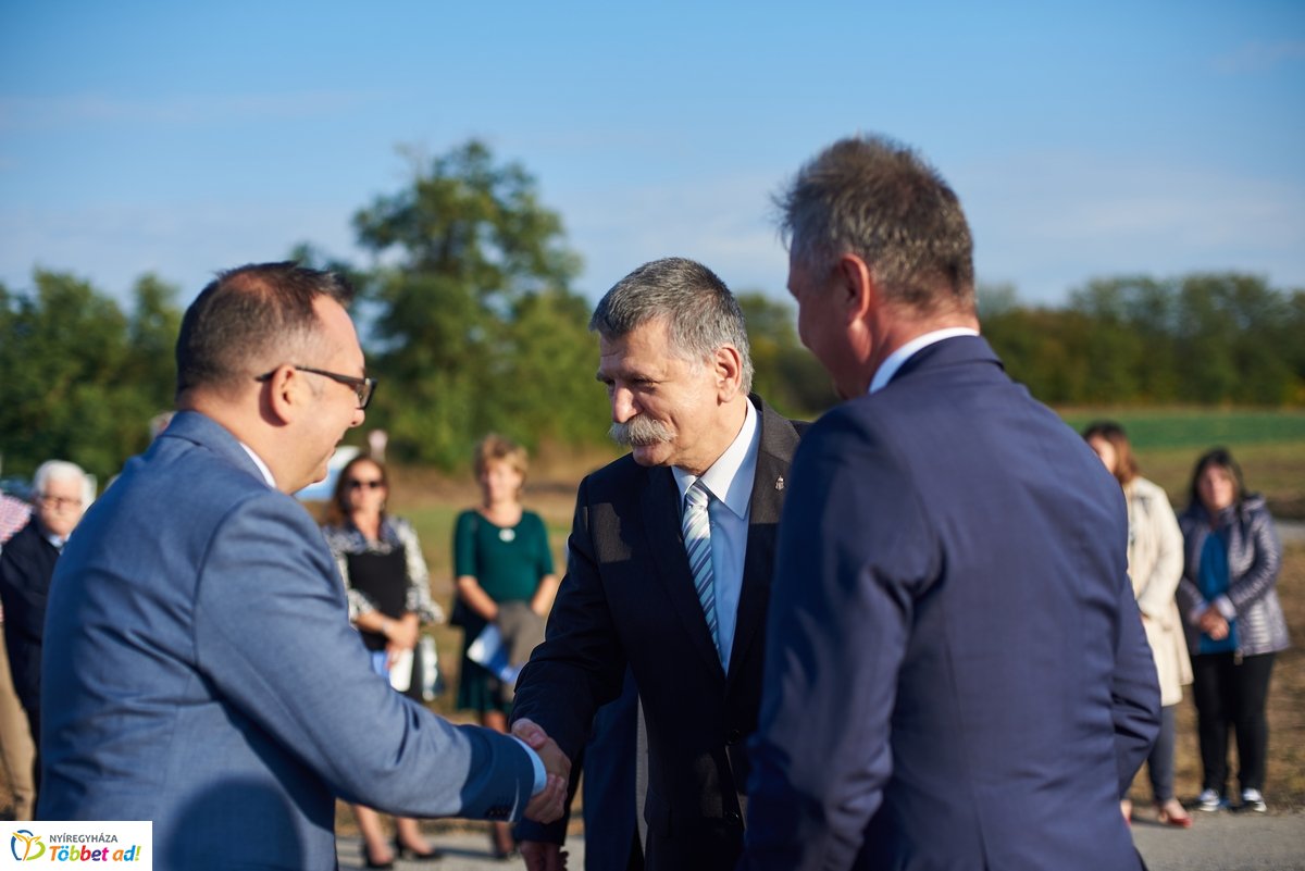 Nyugati elkerülő szakasz átadó - Nyírszőlős