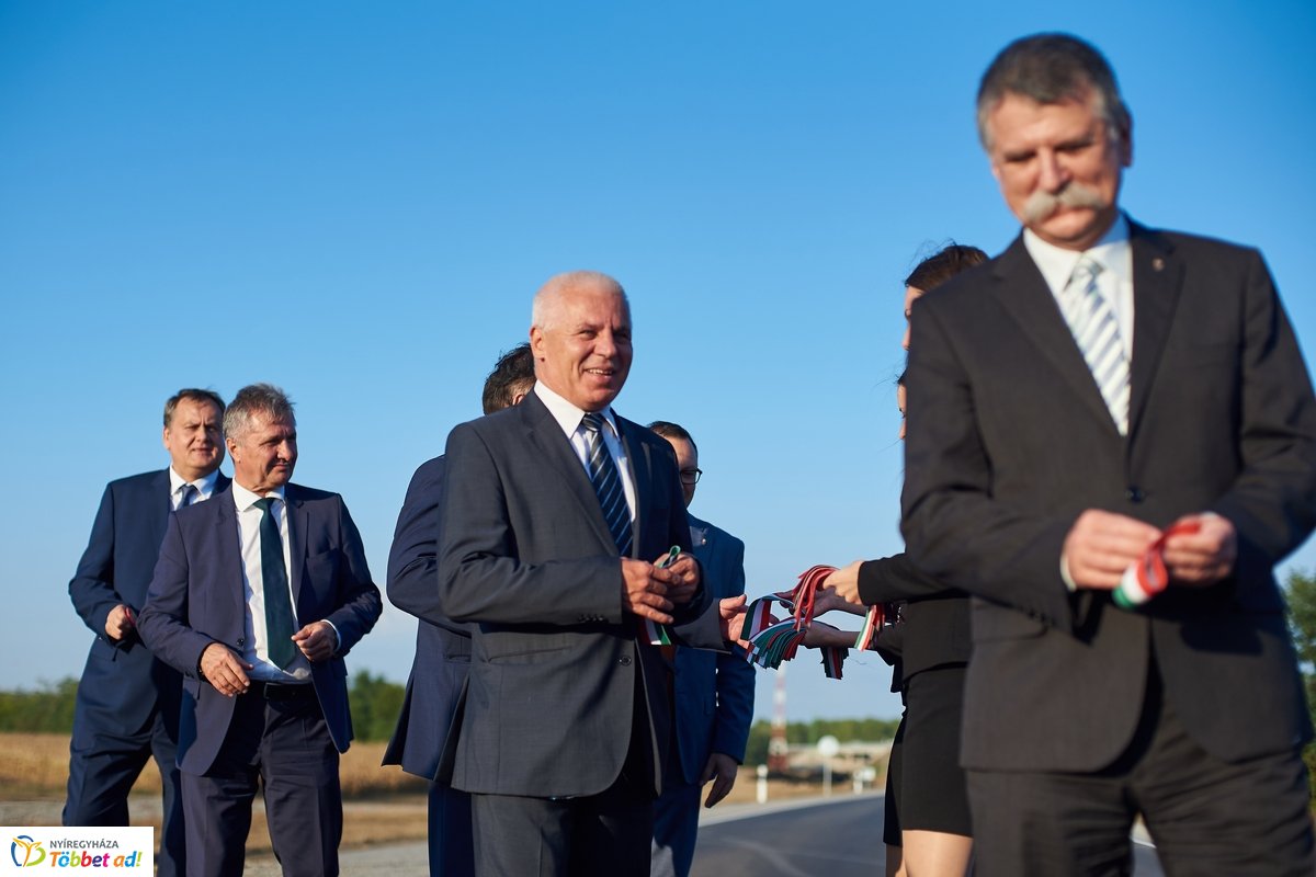 Nyugati elkerülő szakasz átadó - Nyírszőlős