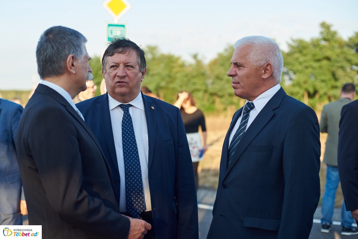 Nyugati elkerülő szakasz átadó - Nyírszőlős