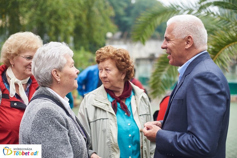 Nyugdíjas séta az Állatparkban