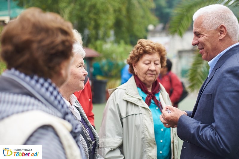 Nyugdíjas séta az Állatparkban