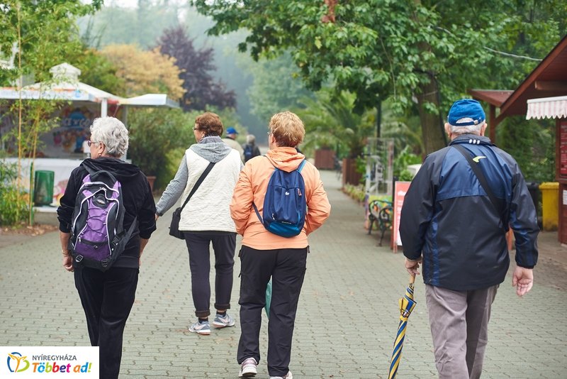 Nyugdíjas séta az Állatparkban