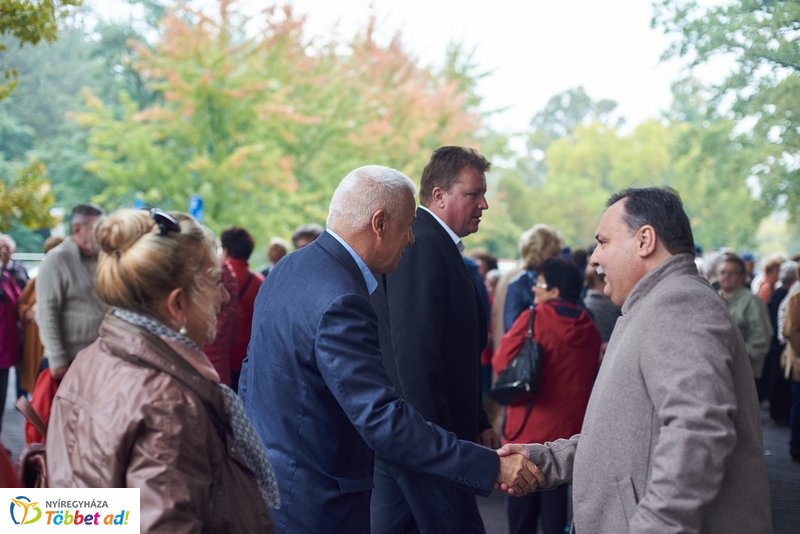 Nyugdíjas séta az Állatparkban