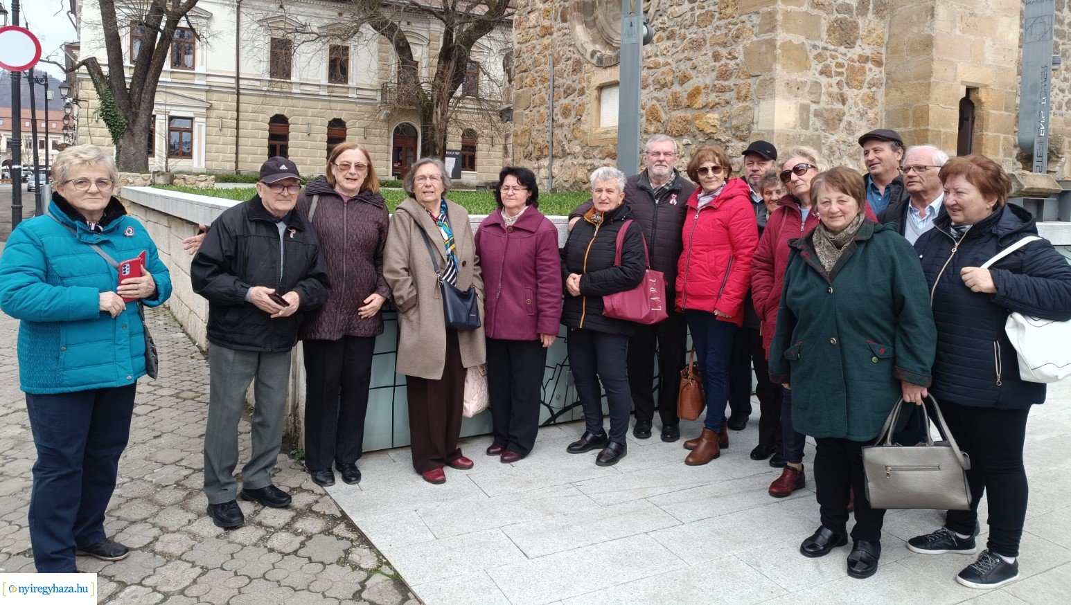 Nyugdíjasok a koltói szavalóversenyen