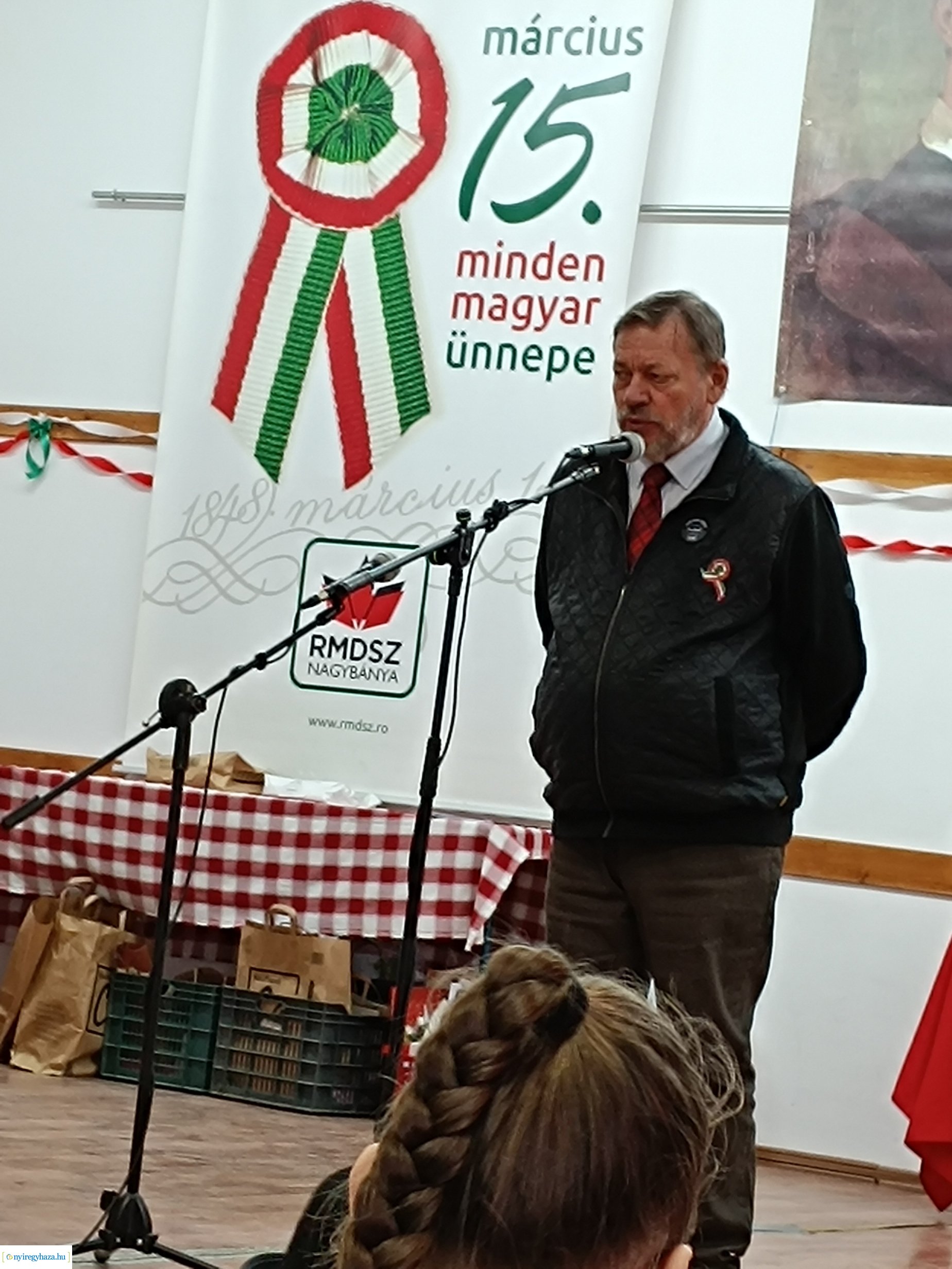 Nyugdíjasok a koltói szavalóversenyen