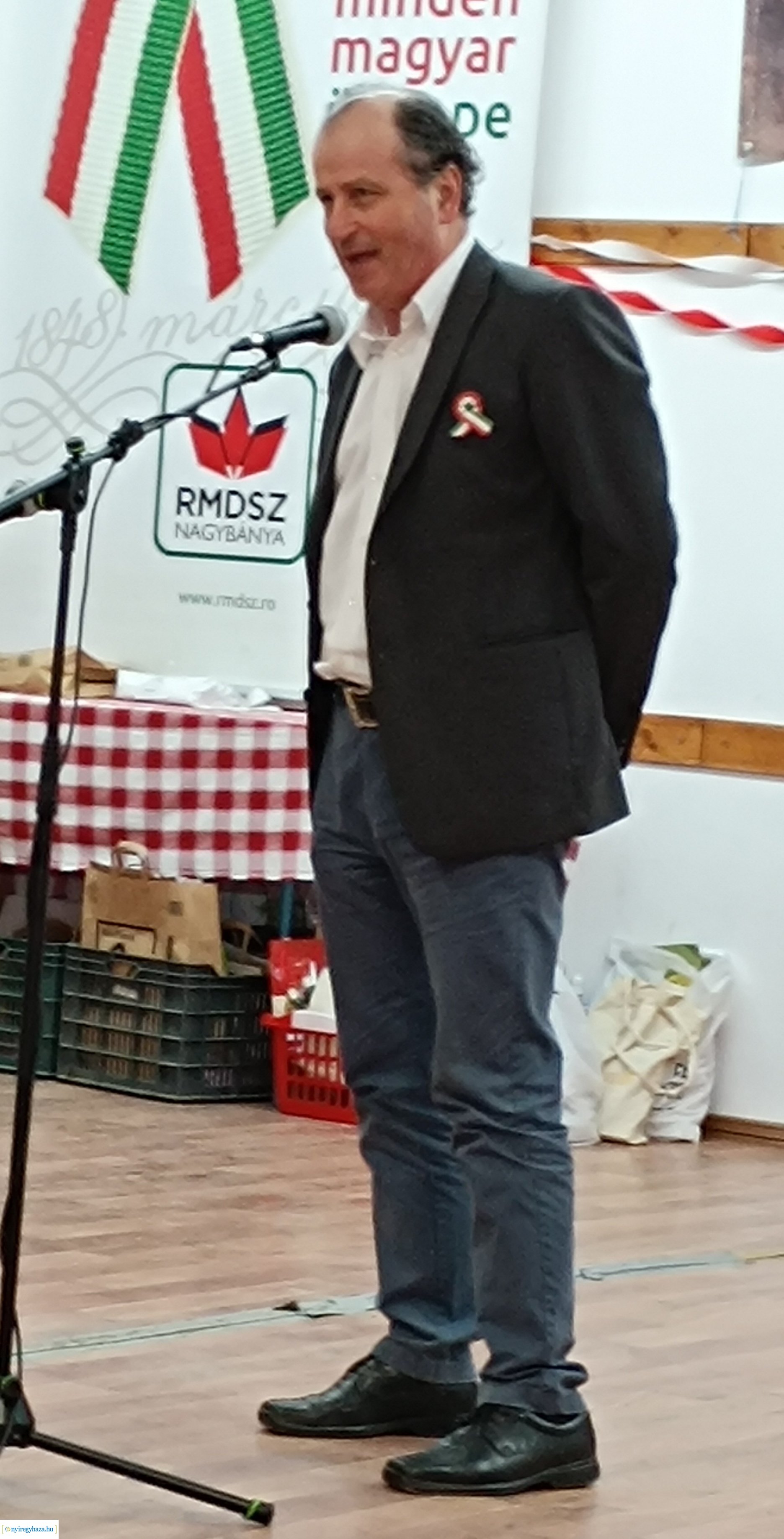 Nyugdíjasok a koltói szavalóversenyen