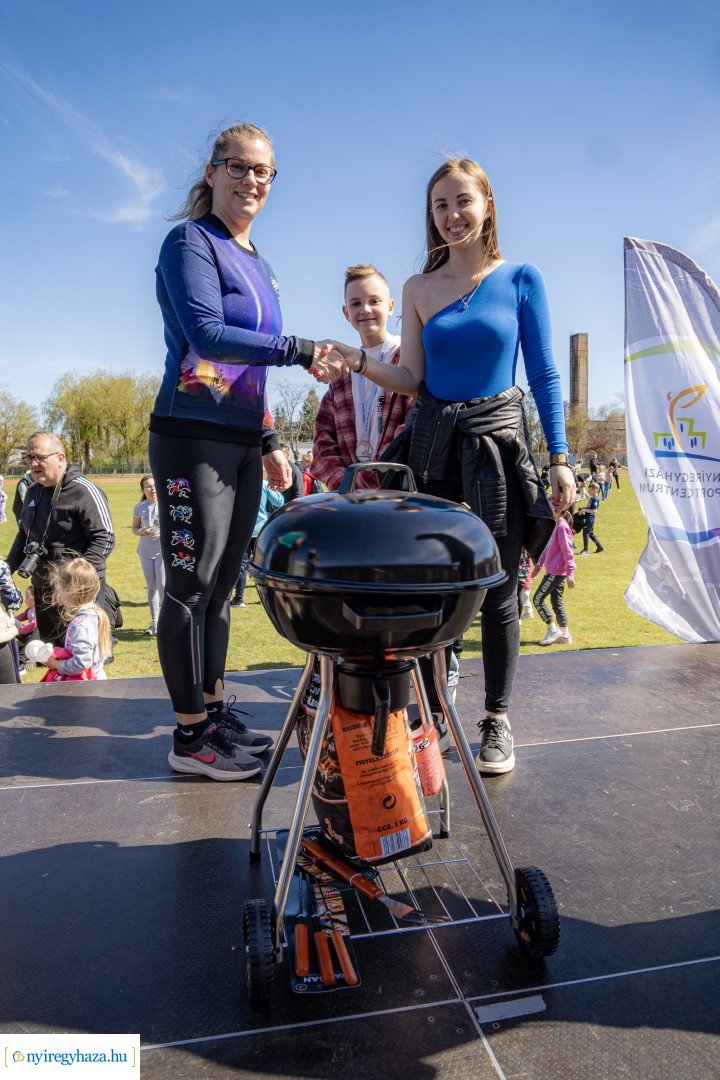 Nyuszi Futás 2024 a Nyíregyházi Atlétikai Centrumban