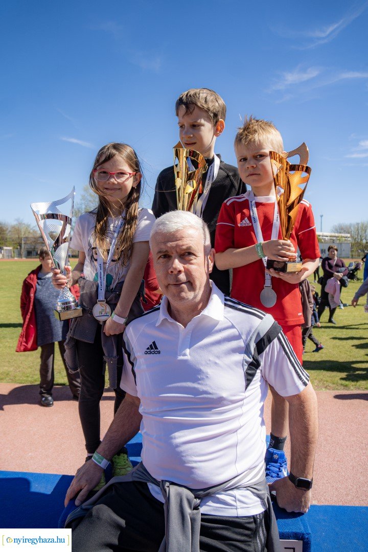 Nyuszi Futás 2024 a Nyíregyházi Atlétikai Centrumban