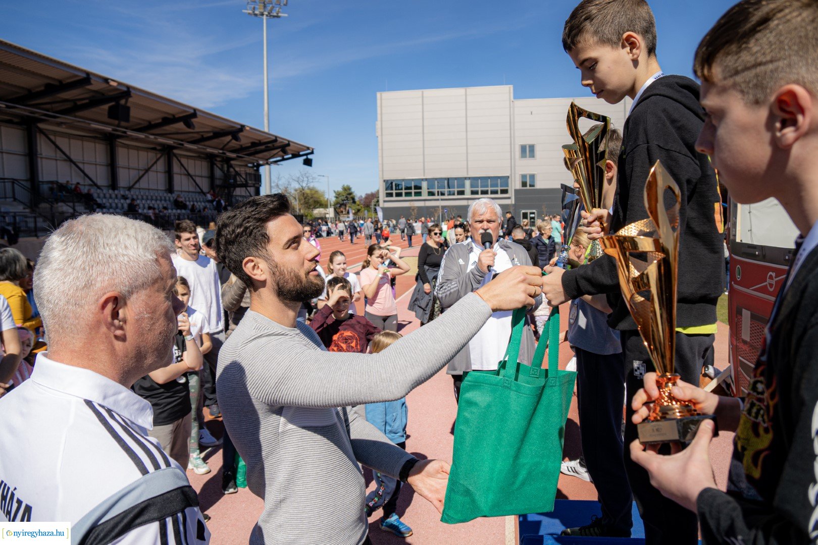 Nyuszi Futás 2024 a Nyíregyházi Atlétikai Centrumban