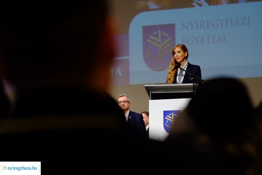 Diploma átadó az egyetemen 20230311