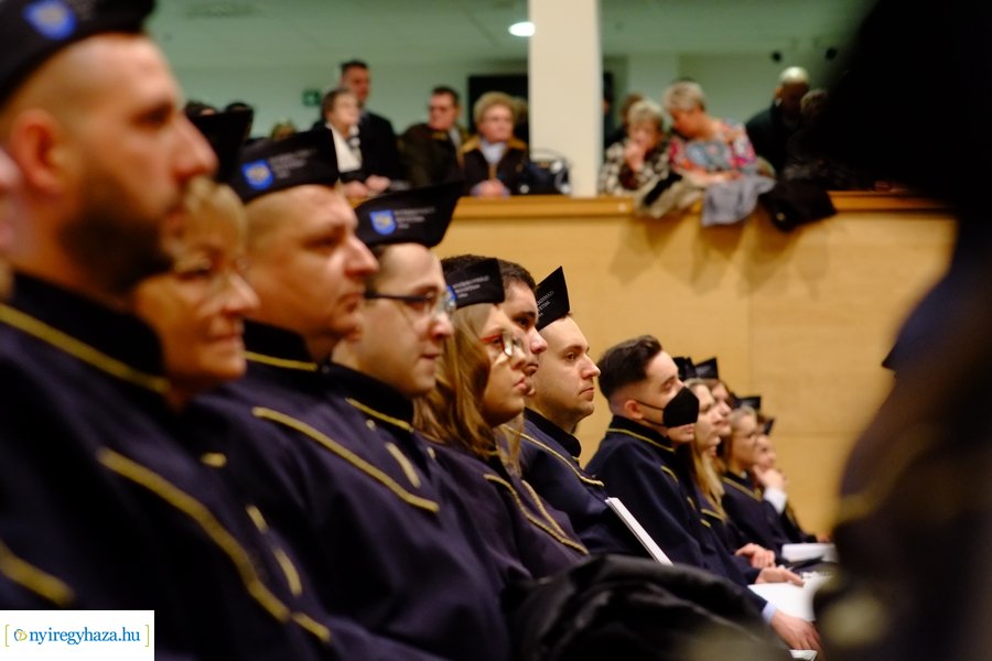 Diploma átadó az egyetemen 20230311