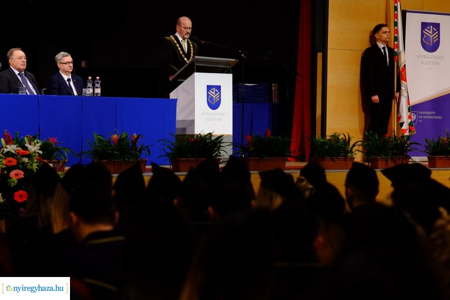 Diploma átadó az egyetemen 20230311
