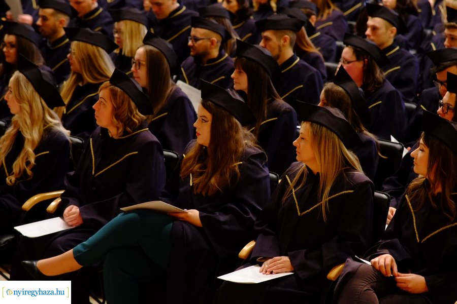 Diploma átadó az egyetemen 20230311