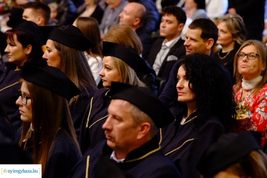 Diploma átadó az egyetemen 20230311
