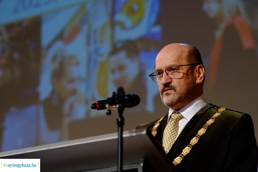 Diploma átadó az egyetemen 20230311