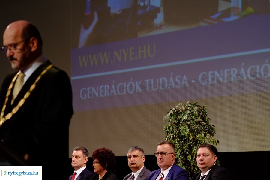 Diploma átadó az egyetemen 20230311