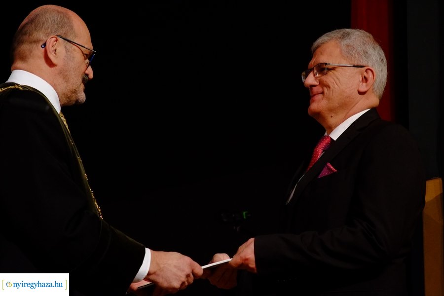 Diploma átadó az egyetemen 20230311