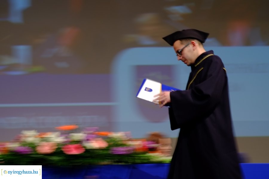 Diploma átadó az egyetemen 20230311