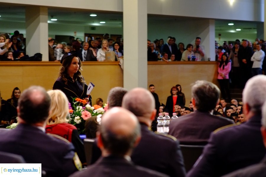 Diploma átadó az egyetemen 20230311