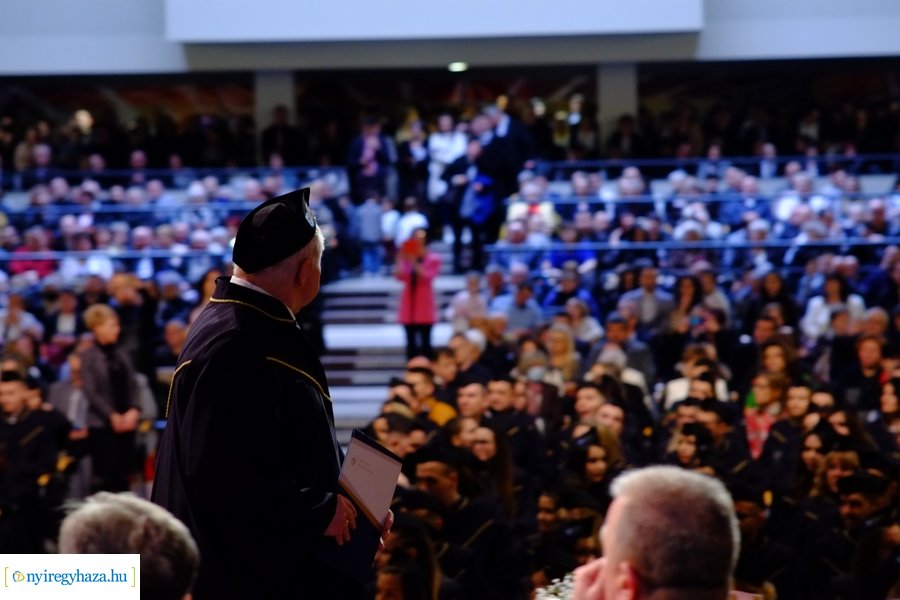 Diploma átadó az egyetemen 20230311