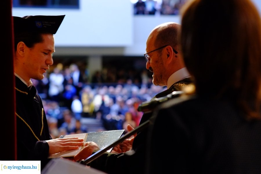 Diploma átadó az egyetemen 20230311