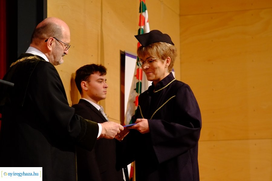 Diploma átadó az egyetemen 20230311