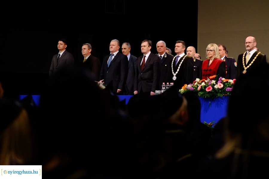 Diploma átadó az egyetemen 20230311