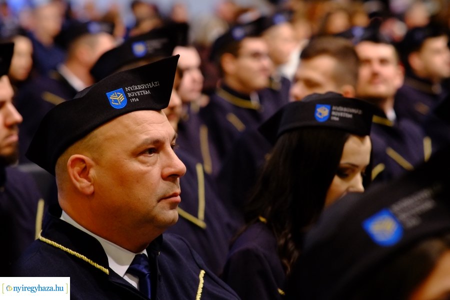 Diploma átadó az egyetemen 20230311