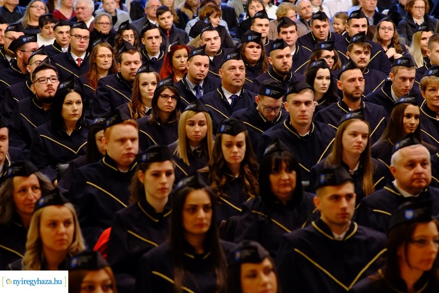 Diploma átadó az egyetemen 20230311