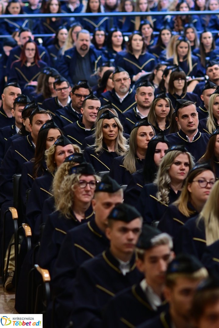 Oklevélátadó Ünnepi Szenátusi Ülés az egyetemen 2025 júliusában