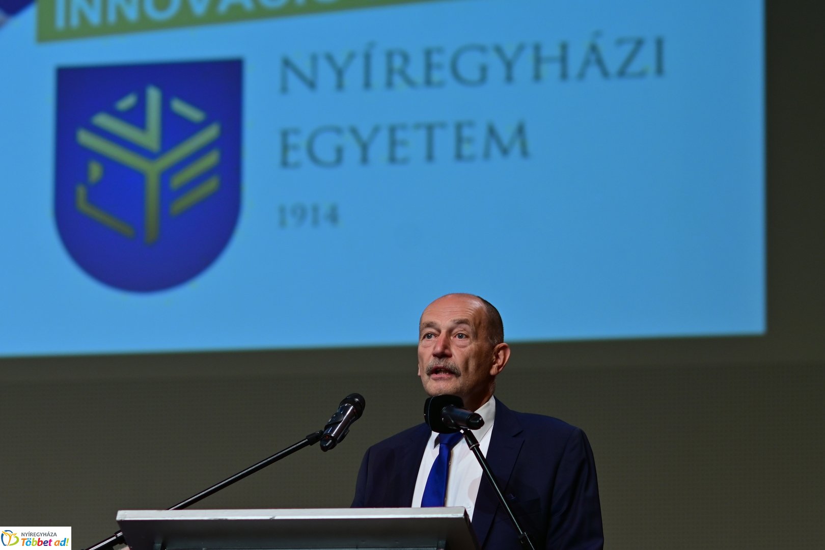 Oklevélátadó Ünnepi Szenátusi Ülés az egyetemen 2025 júliusában