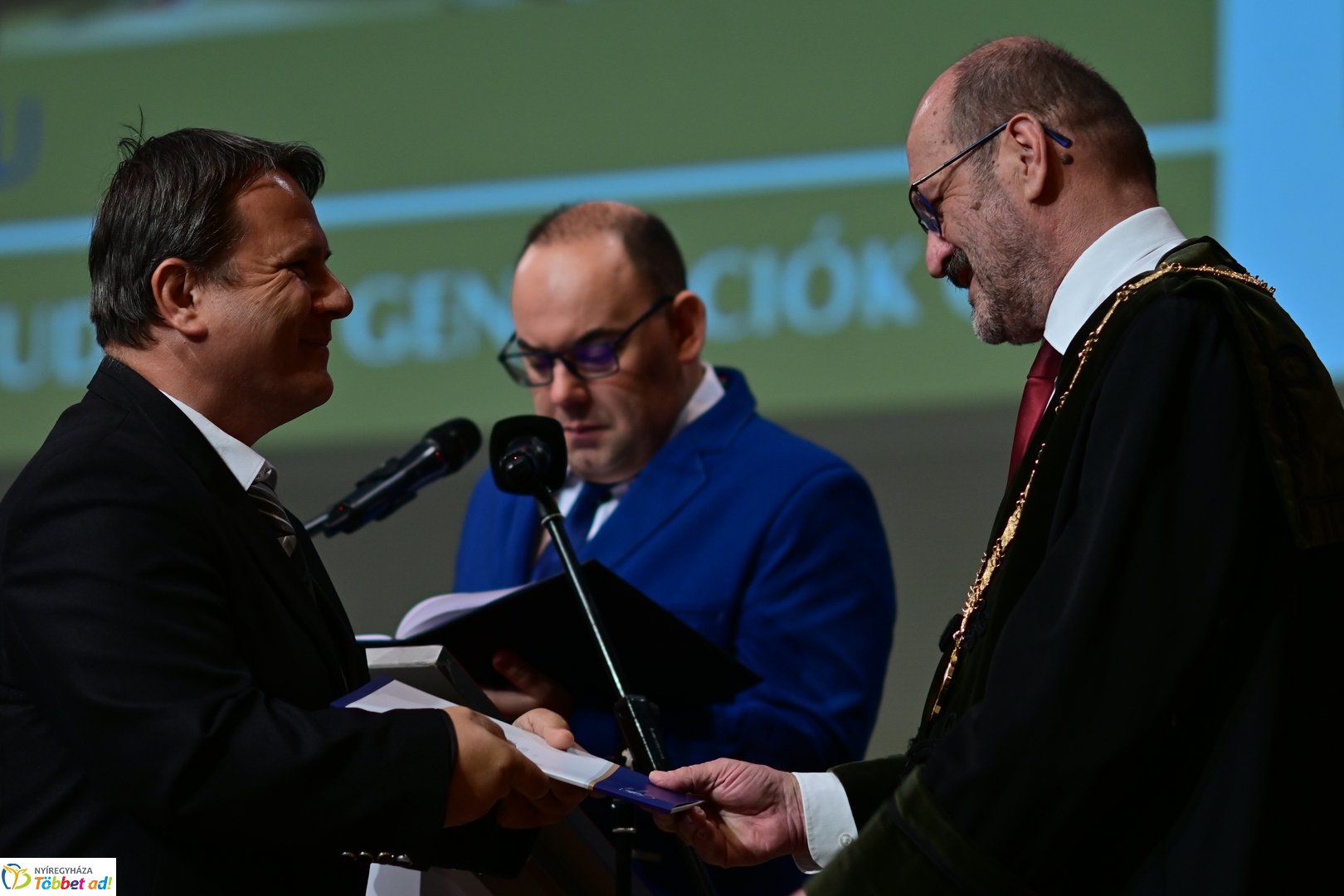 Oklevélátadó Ünnepi Szenátusi Ülés az egyetemen 2025 júliusában