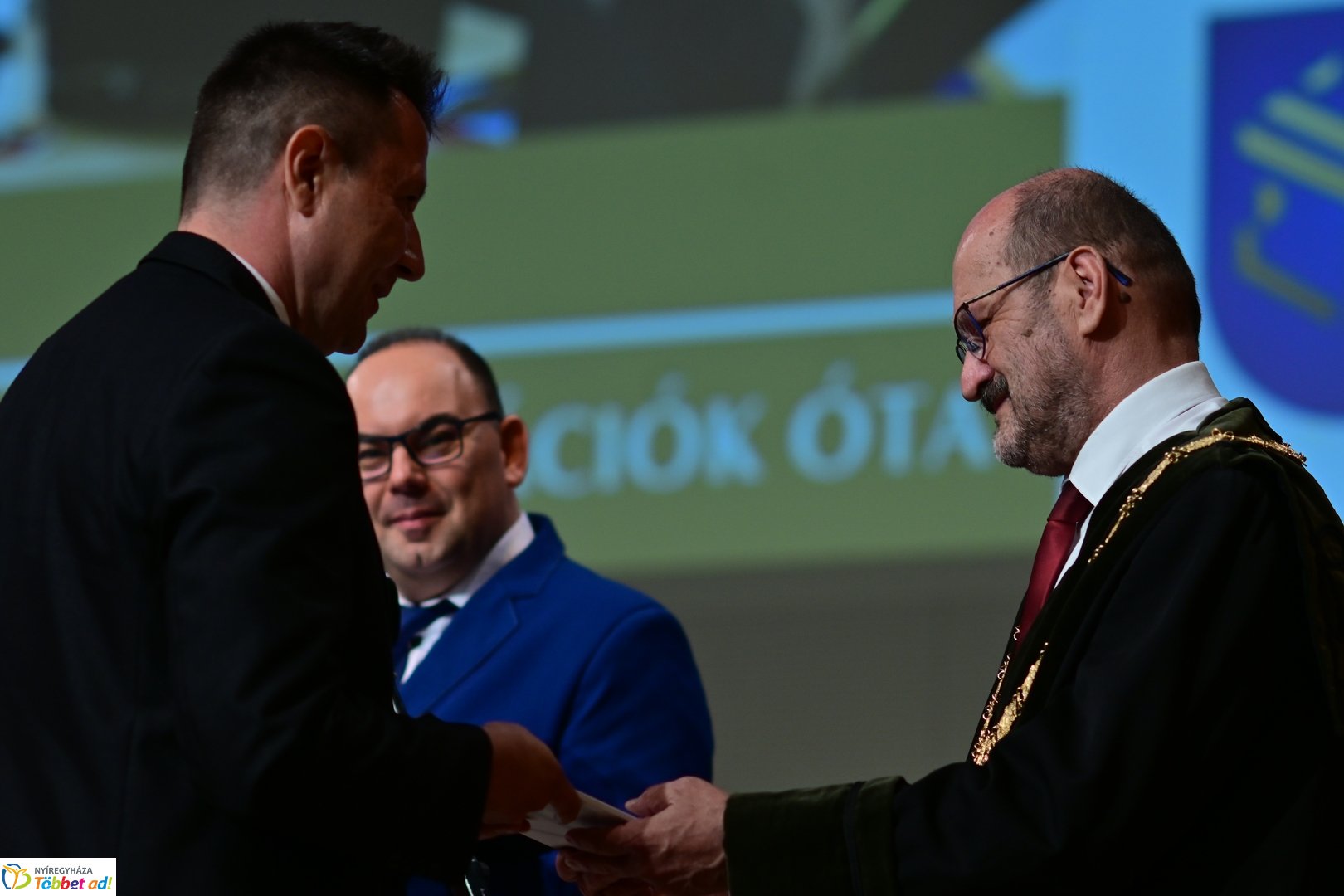 Oklevélátadó Ünnepi Szenátusi Ülés az egyetemen 2025 júliusában