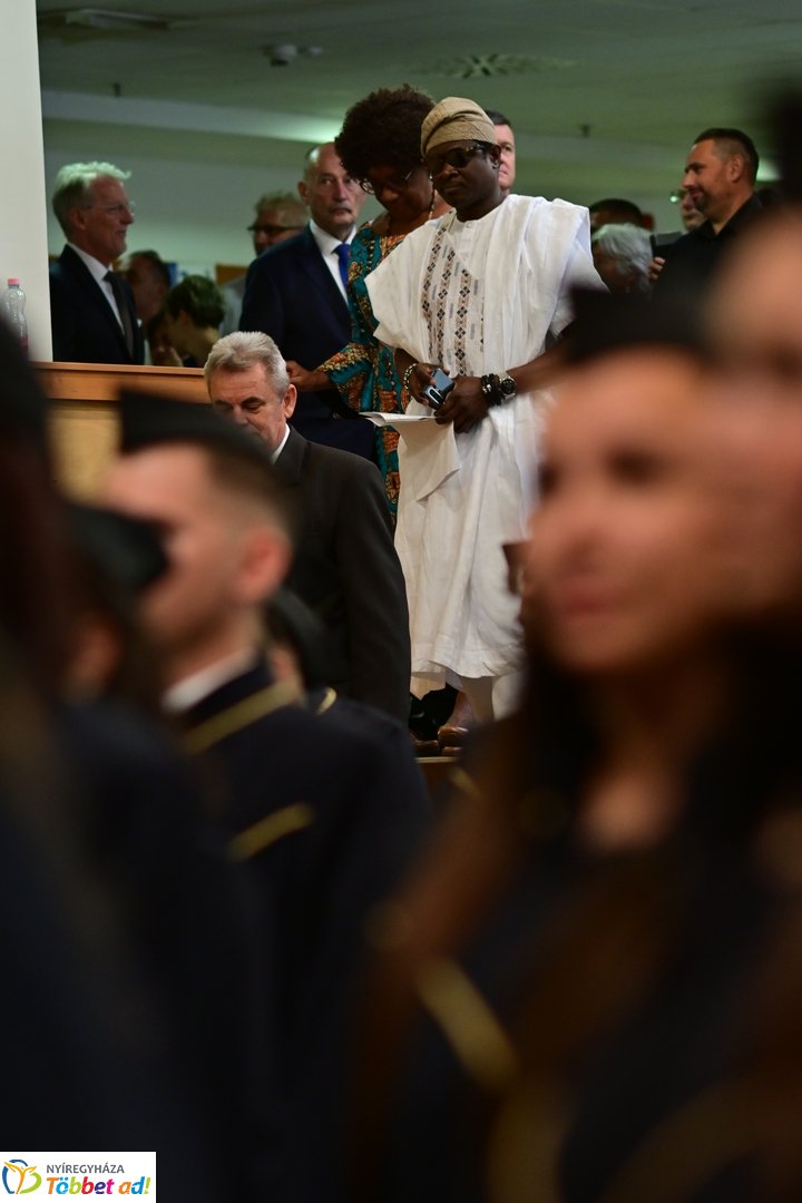 Oklevélátadó Ünnepi Szenátusi Ülés az egyetemen 2025 júliusában