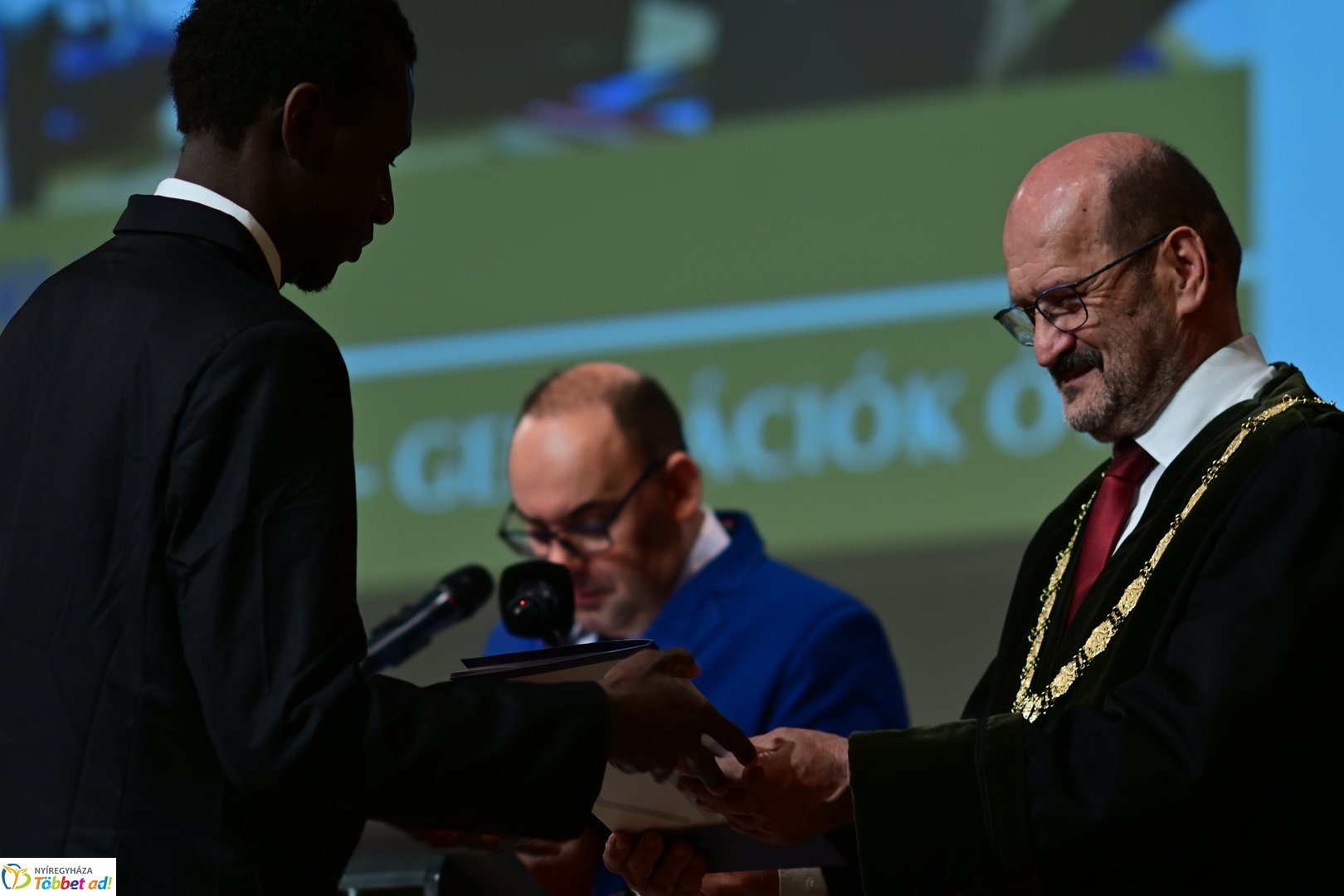 Oklevélátadó Ünnepi Szenátusi Ülés az egyetemen 2025 júliusában