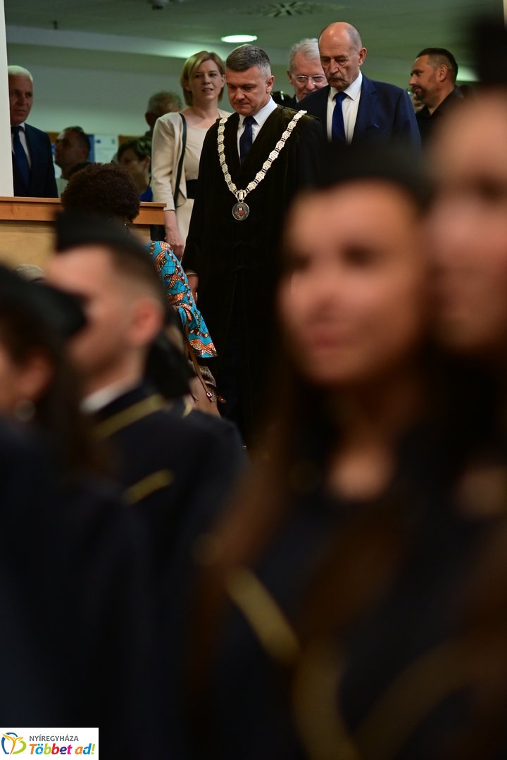 Oklevélátadó Ünnepi Szenátusi Ülés az egyetemen 2025 júliusában