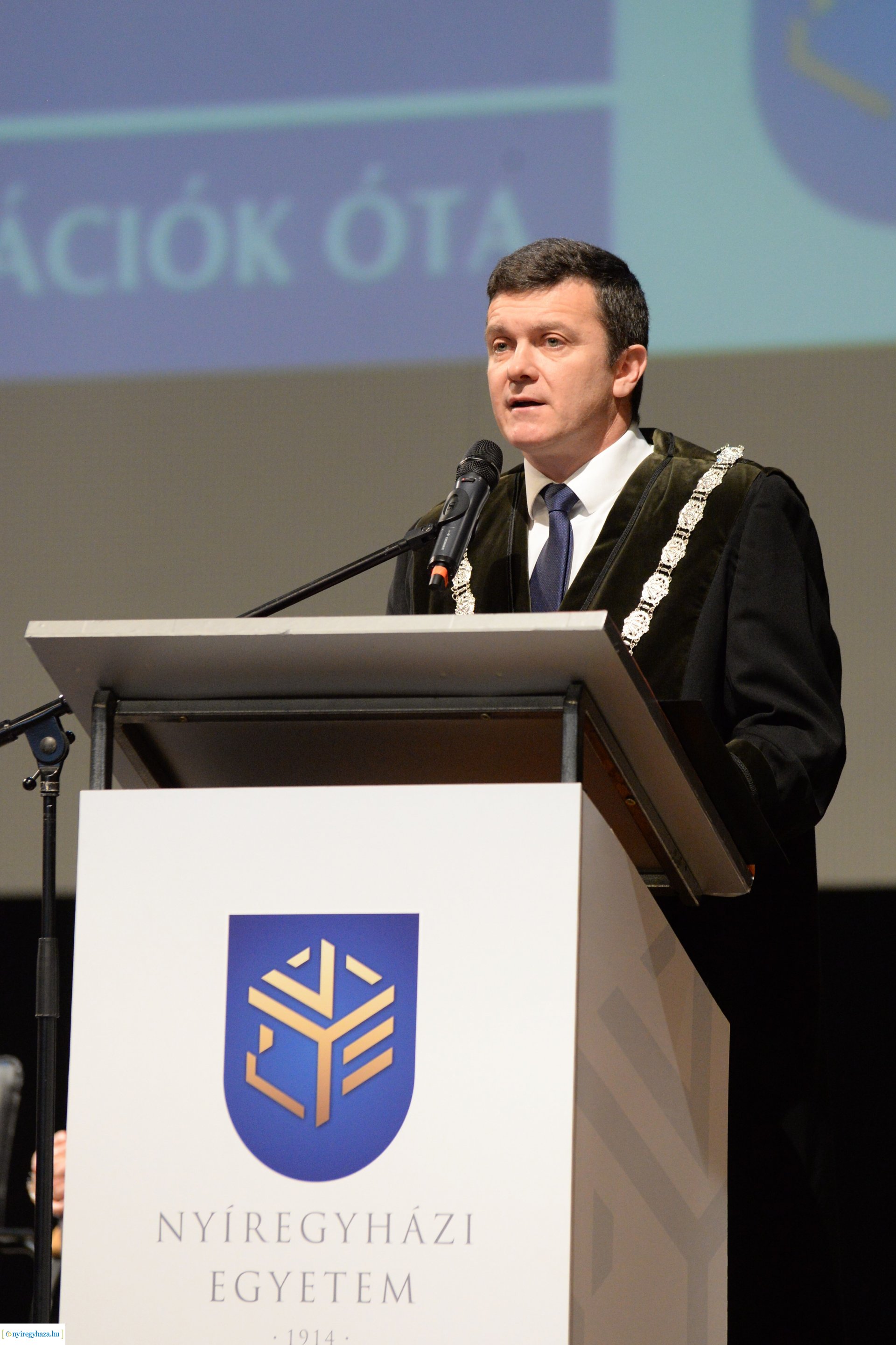 Oklevélátadó ünnepség a Nyíregyházi Egyetemen